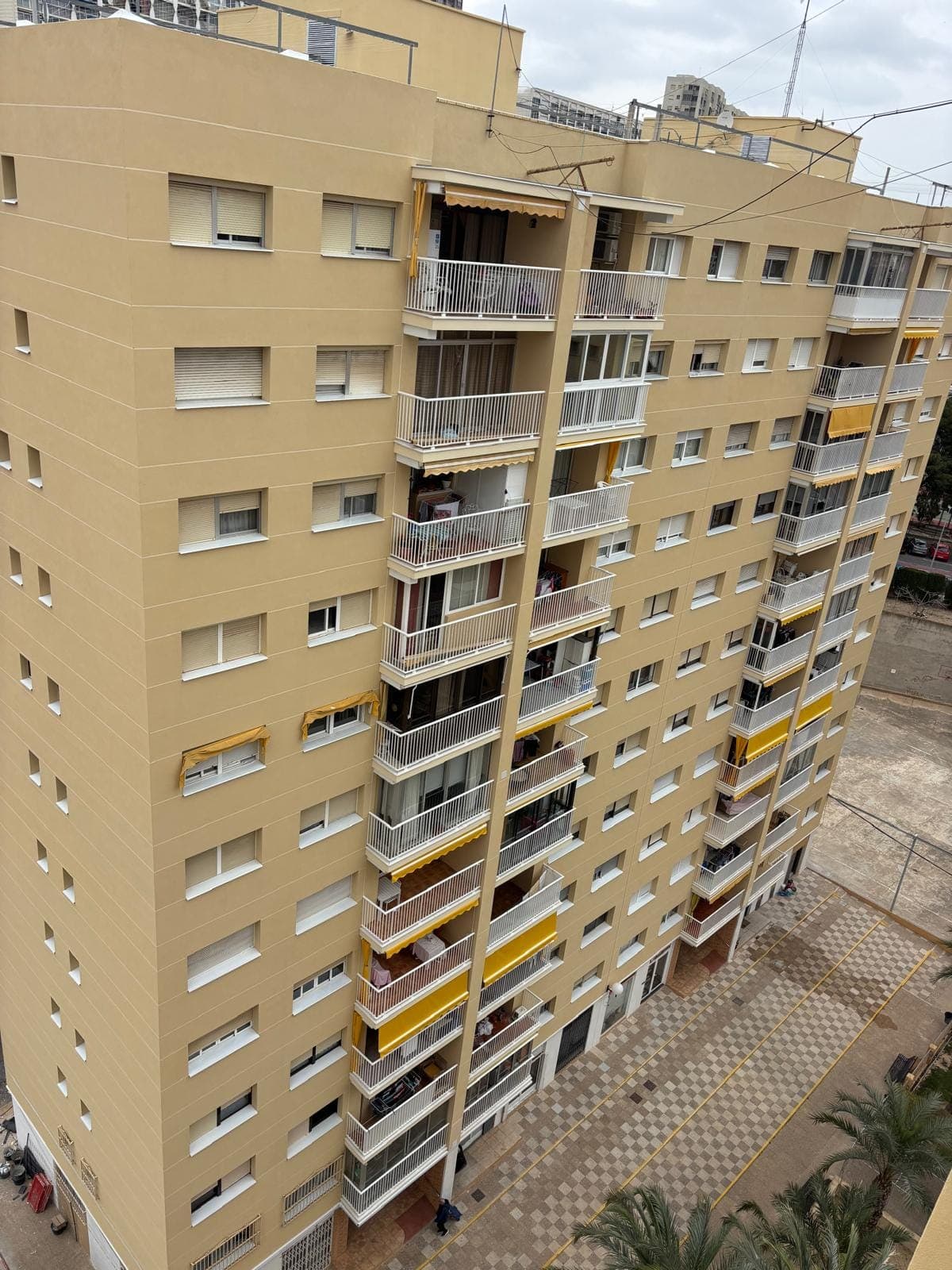 Torre residencial intervenida en altura